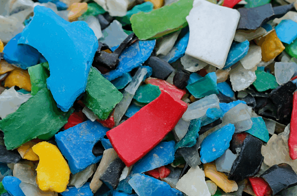 Sfridi di plastica colorati